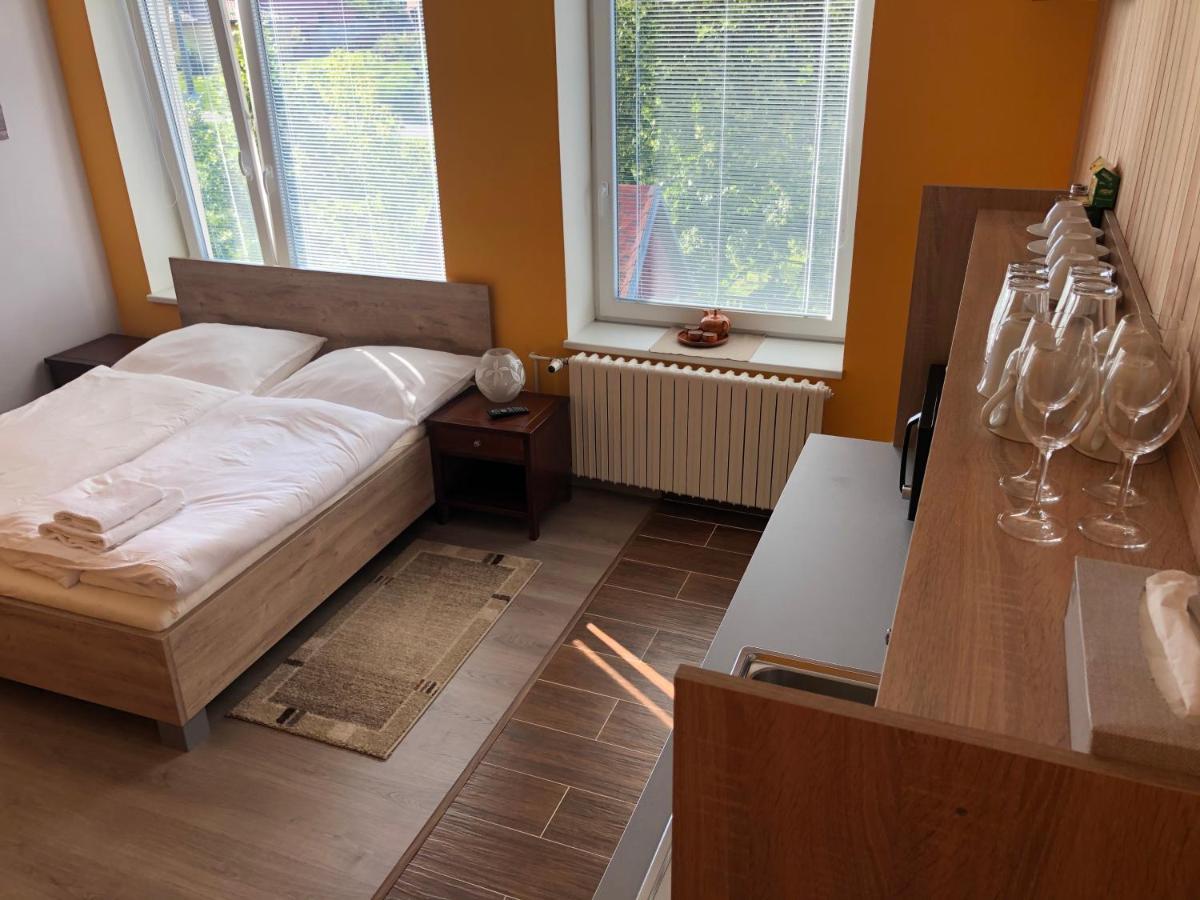 DNM Inn Korycany Bagian luar foto