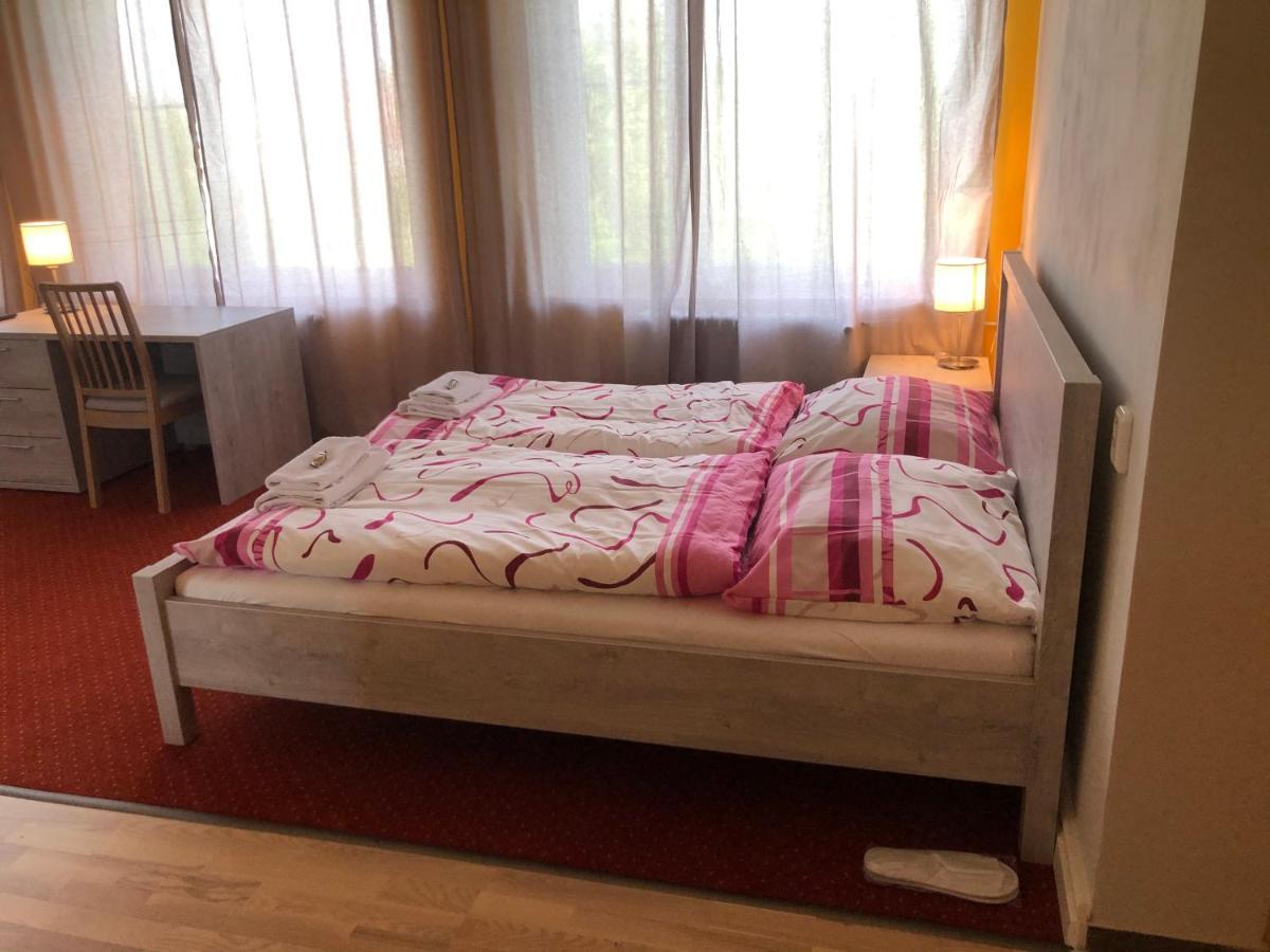 DNM Inn Korycany Bagian luar foto