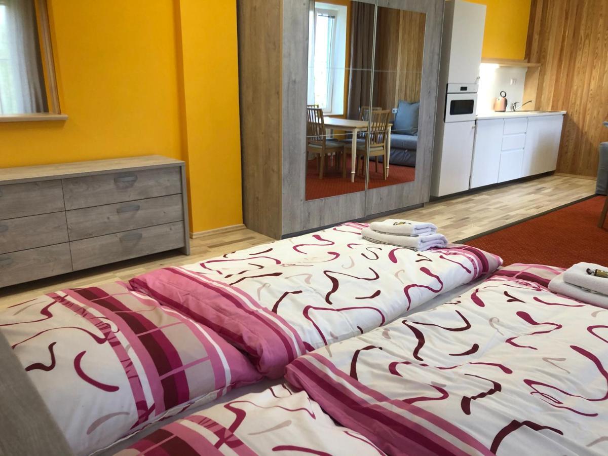 DNM Inn Korycany Bagian luar foto