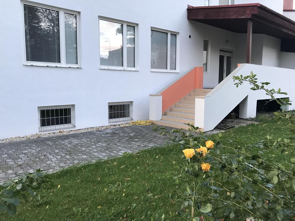 DNM Inn Korycany Bagian luar foto