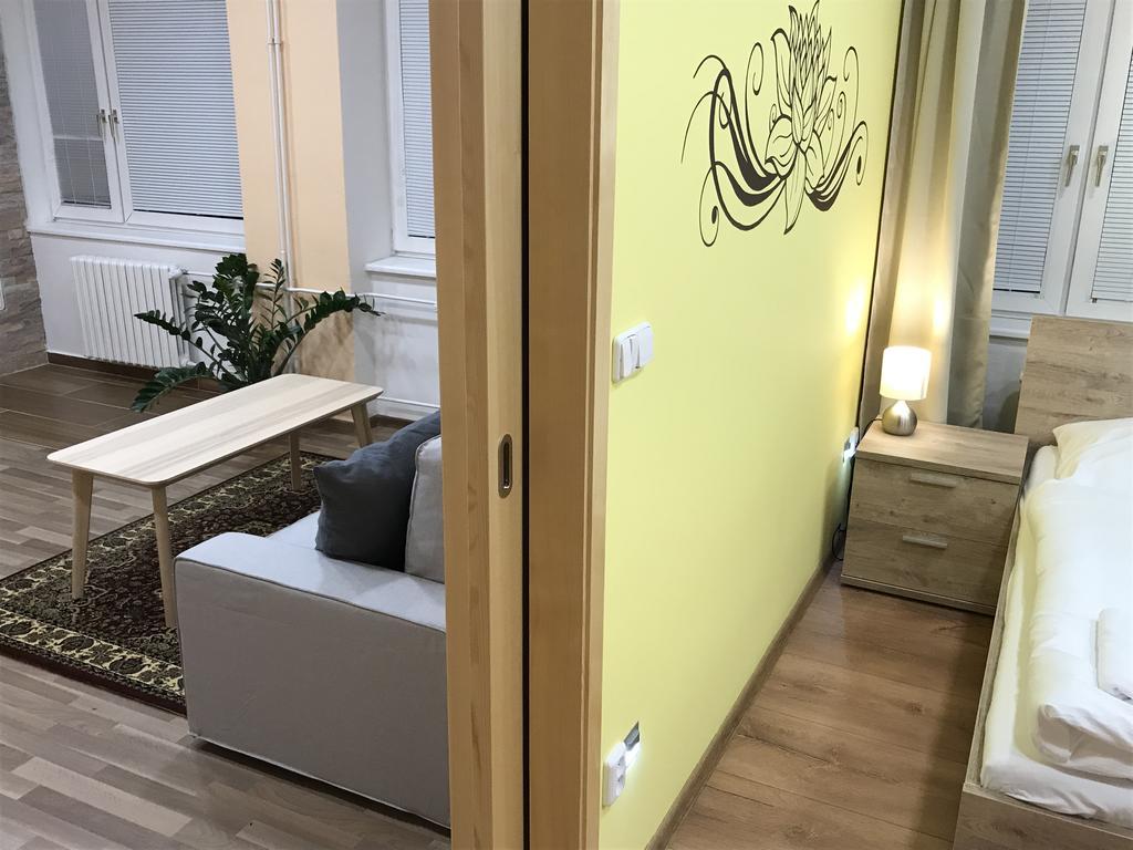DNM Inn Korycany Bagian luar foto