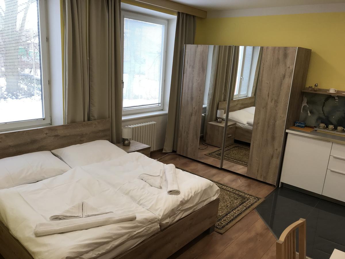 DNM Inn Korycany Bagian luar foto